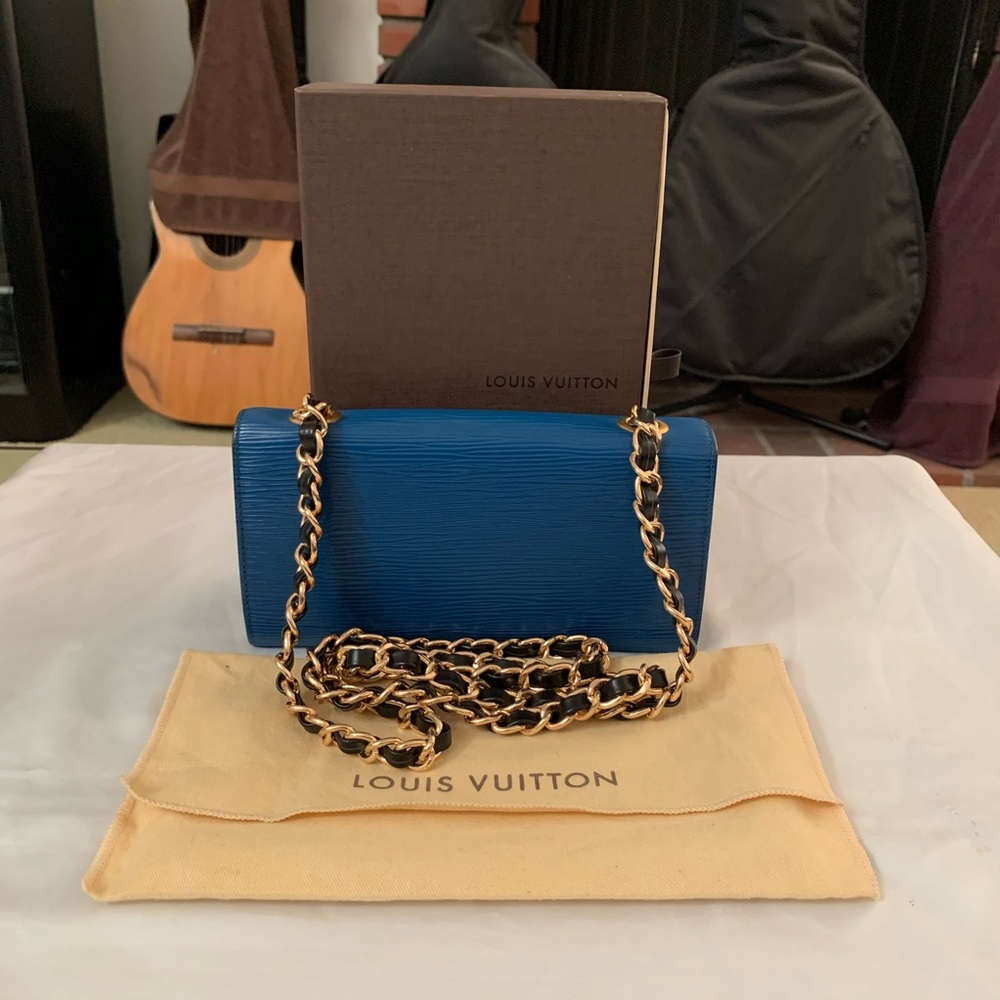 LOUIS VUITTON Credit Blue Bifold Epi Sarah Wallet - Picture 2 of 12